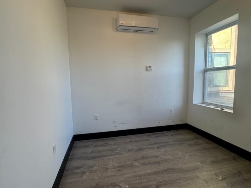 11 THOMAS ST NEWARK 07114