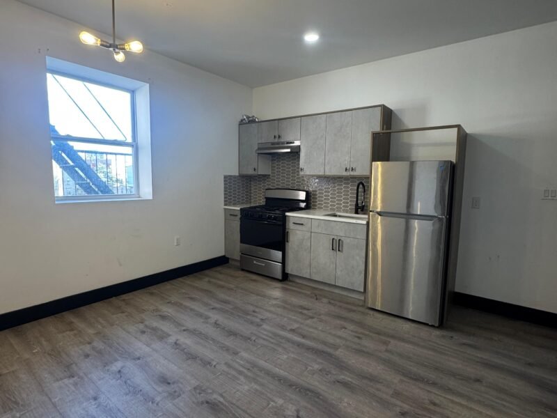 11 THOMAS ST NEWARK 07114