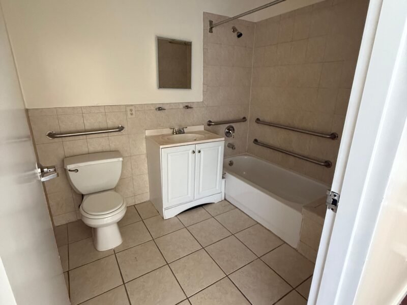 CON UN MES DE DEPOSITO