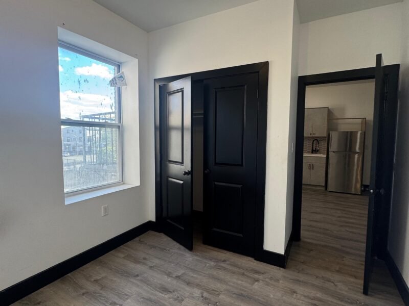 11 THOMAS ST NEWARK 07114