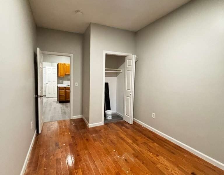 384 Bergen Ave, Jersey City