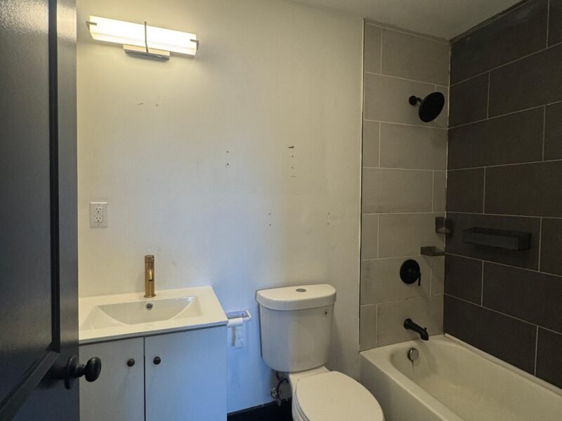 11 THOMAS ST NEWARK 07114