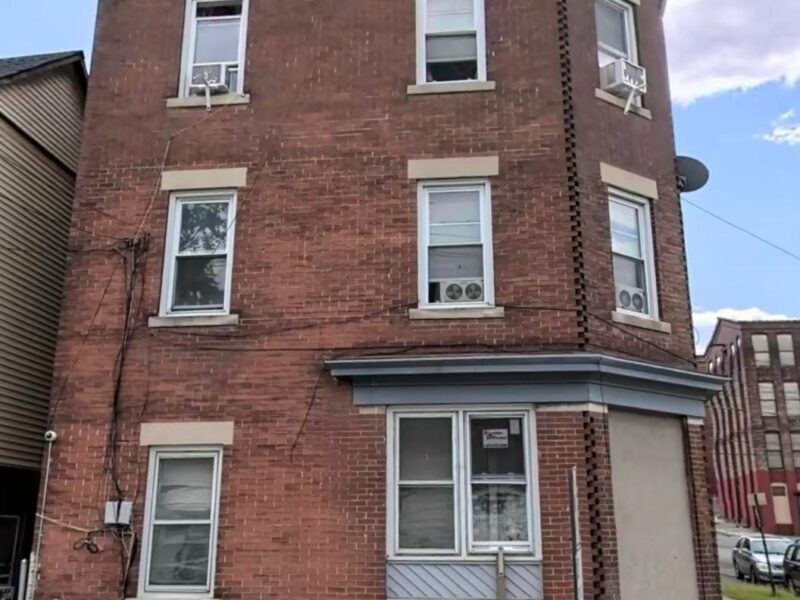 74 Martin Luther King Jr Dr Jersey City, NJ 07305 Estados Unidos