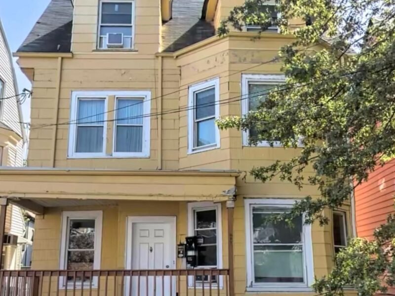 695 E 24th St, Paterson