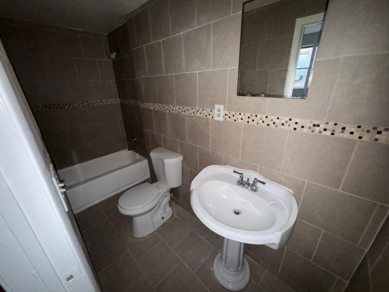 246 Roseville Ave #4bNewark, NJ 07107, ESTADOS UNIDOS