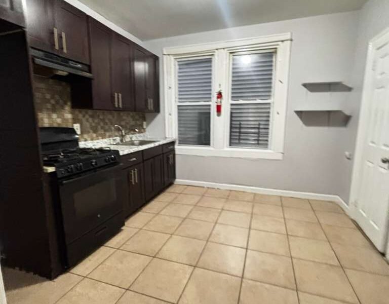 1077 Grove St Irvington, NJ 07111