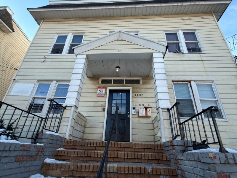 35 Hanford St Newark, NJ 07114