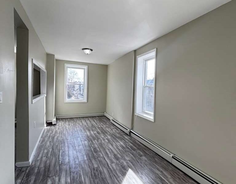 114 Mallory Ave, Jersey City, NJ 07305