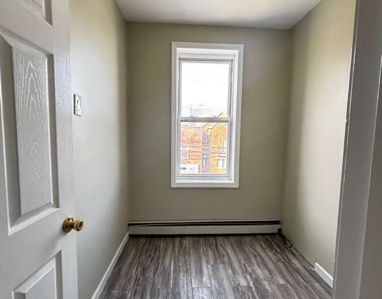 114 Mallory Ave, Jersey City, NJ 07305