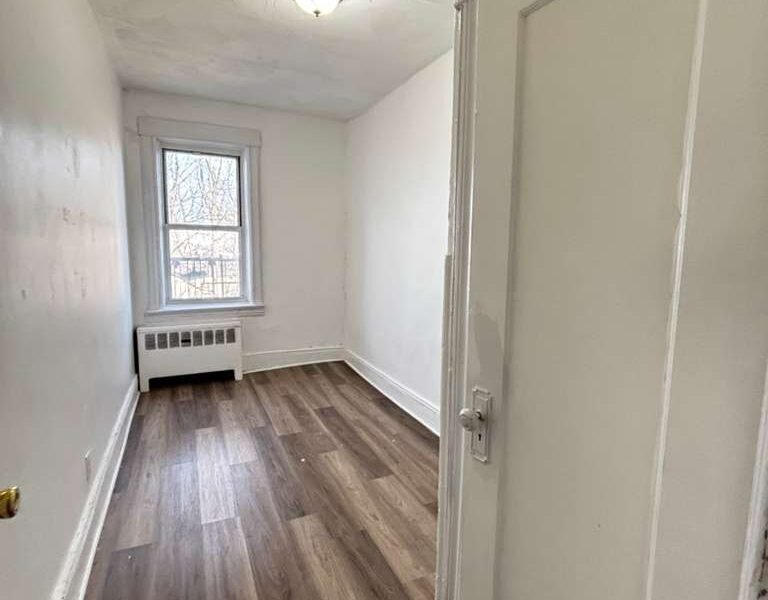 204 Bidwell Ave, Jersey City, NJ 07305