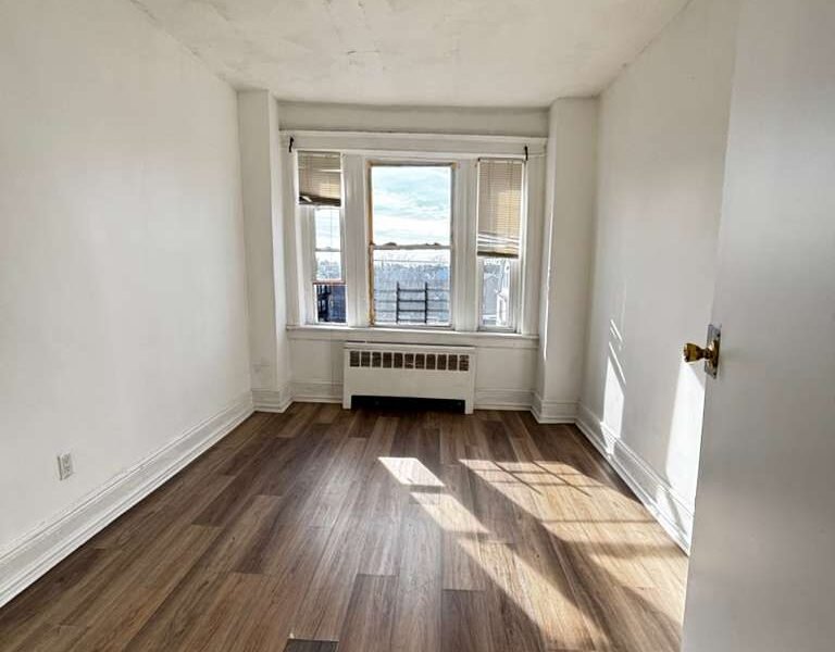 204 Bidwell Ave, Jersey City, NJ 07305