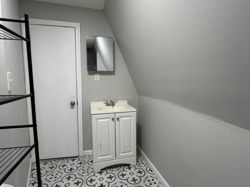 32 Tillinghast St Newark, NJ 07108