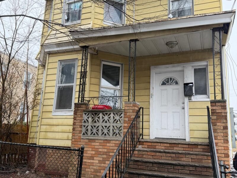 32 Tillinghast St Newark, NJ 07108