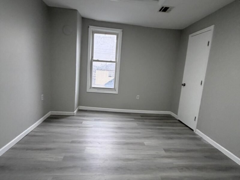 32 Tillinghast St Newark, NJ 07108