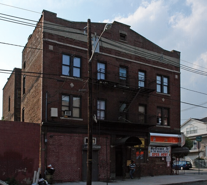 257 Sherman Ave Com R Newark, NJ 07114