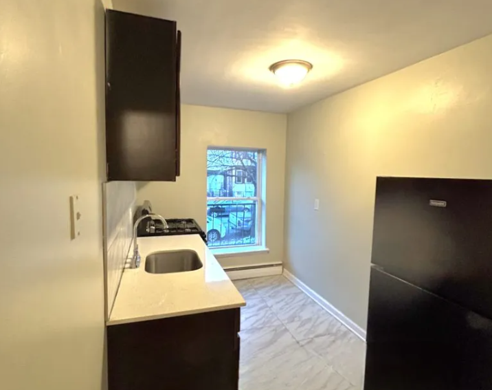 111-112 Lincoln Ave #11A newark, NJ 07104