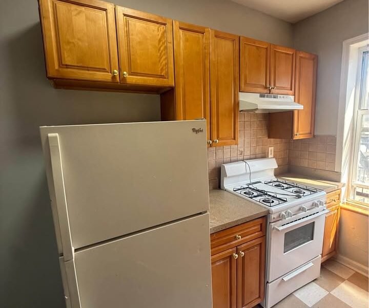 383 Clifton Ave #R8, Newark, NJ 07104