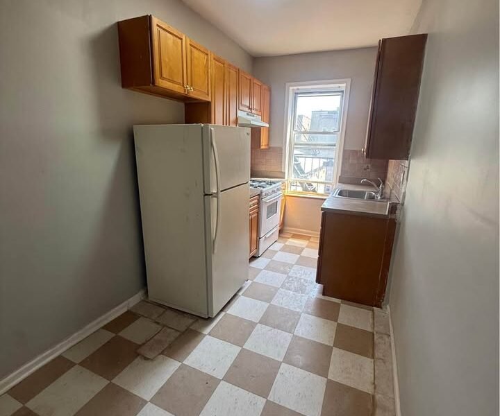 383 Clifton Ave #R8, Newark, NJ 07104