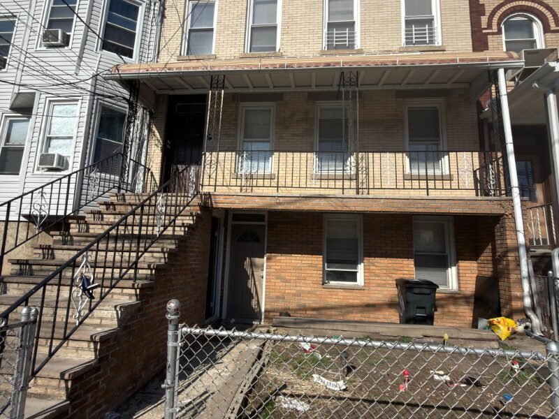 45 E 26th St APT 3, Bayonne, NJ 07002