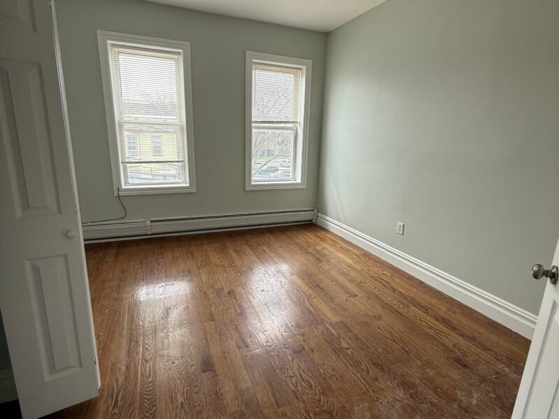 45 E 26th St APT 3, Bayonne, NJ 07002