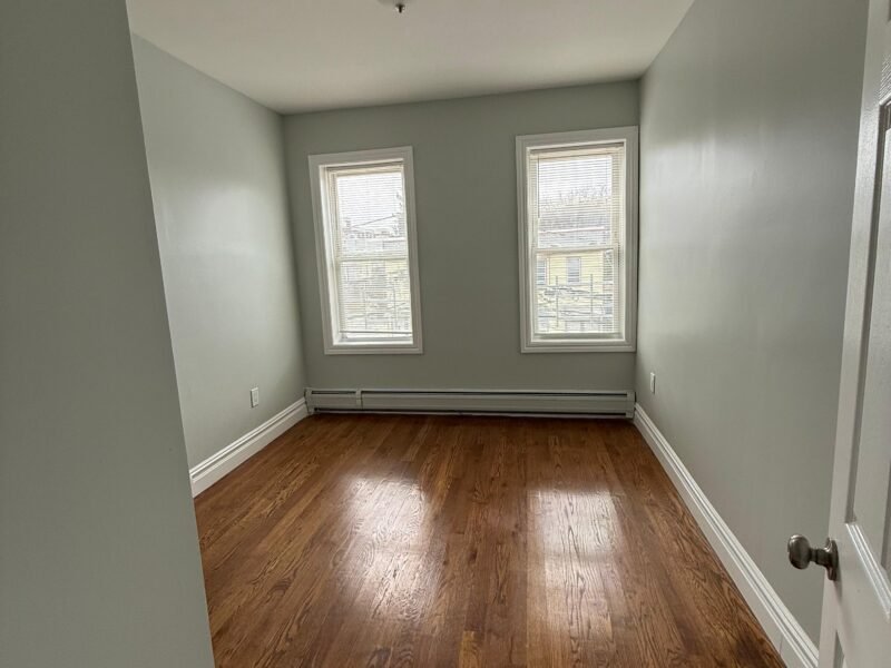 45 E 26th St APT 3, Bayonne, NJ 07002