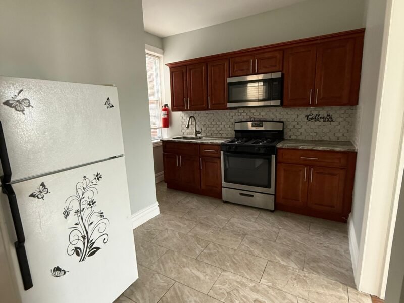 45 E 26th St APT 3, Bayonne, NJ 07002