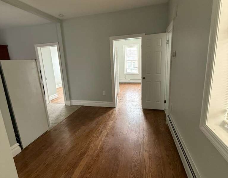 45 E 26th St APT 3, Bayonne, NJ 07002