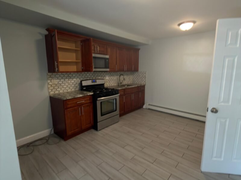 45 E 26th St APT 1, Bayonne, NJ 07002
