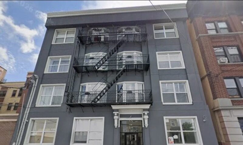 11 Thomas St #1B, Newark, Nueva Jersey, 07105.