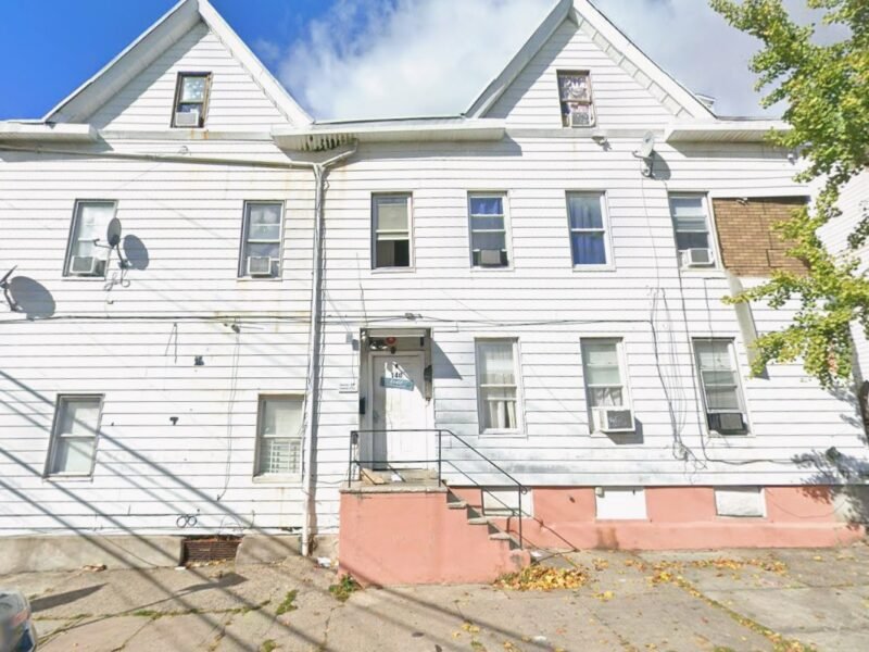 113 Lyon St #2R, Paterson, Nueva Jersey, 07513.