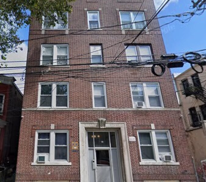 122 Wade Street #1, Jersey City, Nueva Jersey, 07304.