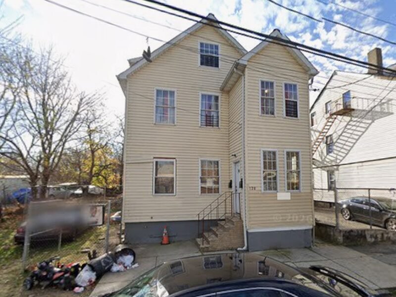 128 E Holsman St #2, Paterson, Nueva Jersey, 07522.