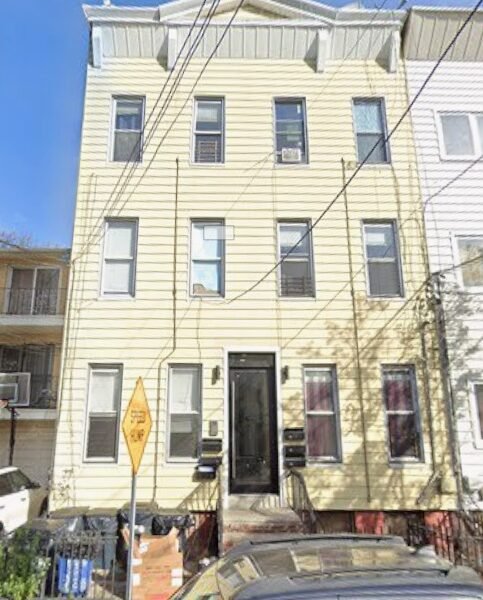 128 St Pauls #4, Jersey City, Nueva Jersey, 07306.