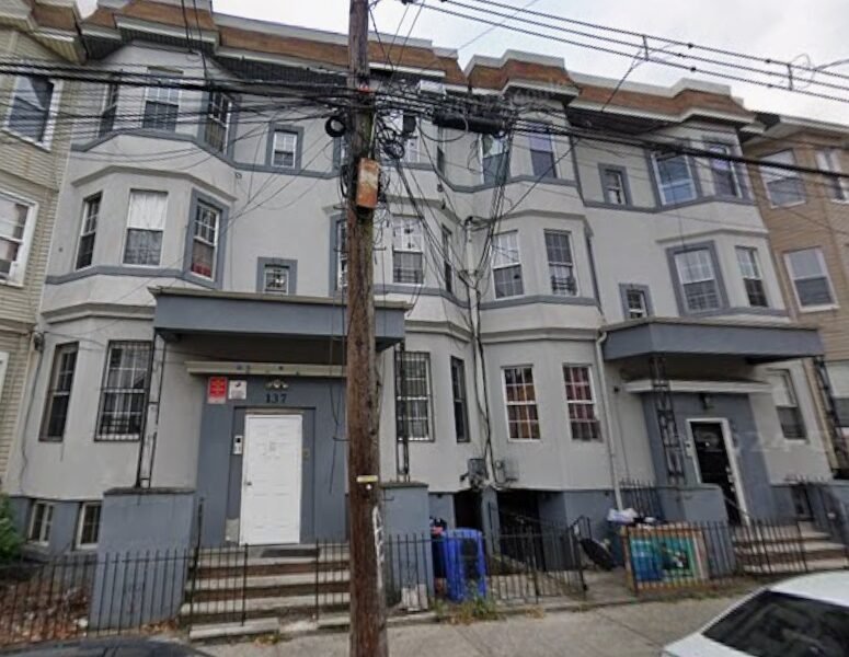 137 Wilkinson Ave #3R, Jersey City, Nueva Jersey, 07304.