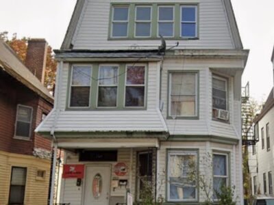 160 North 18th Street #3, East Orange, Nueva Jersey, 07018.