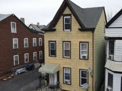 165 Pearl St, Paterson, Nueva Jersey, 07501.