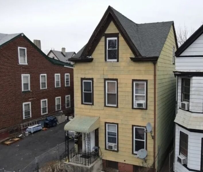 165 Pearl St, Paterson, Nueva Jersey, 07501.