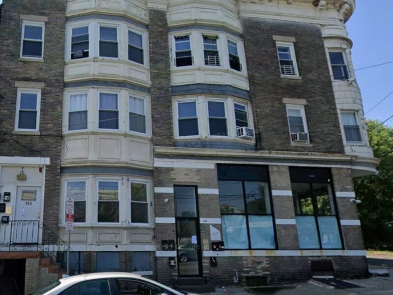 182 Hawthorne Ave #3, Newark, Nueva Jersey, 07112.