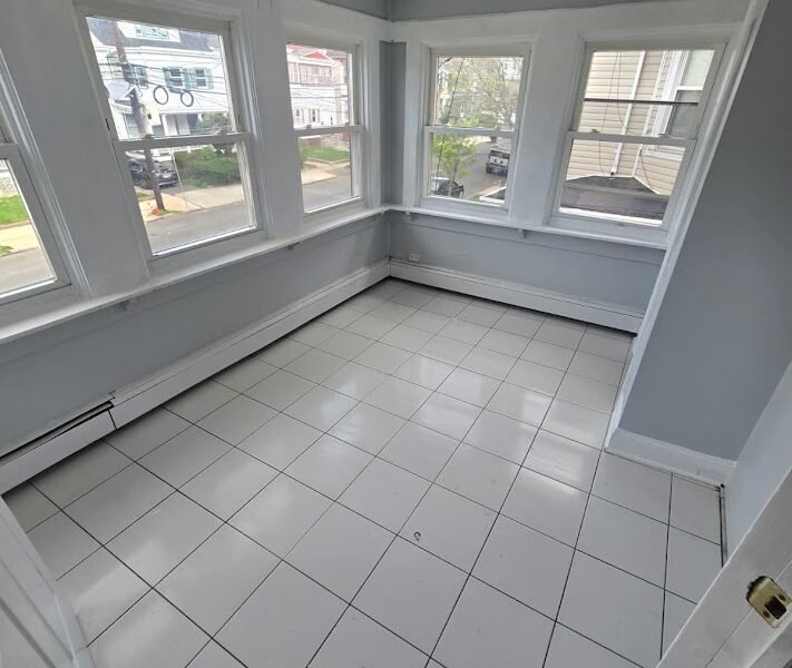 20 Baldwin #2, Newark, Nueva Jersey, 07108.