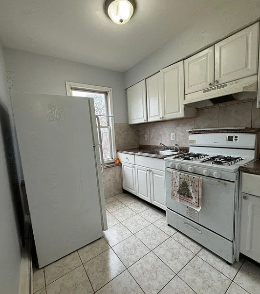 225 Linden Rd Floor 2, Roselle, NJ 07203