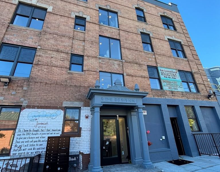 269 MLK #3C, Jersey City, Nueva Jersey, 07305.