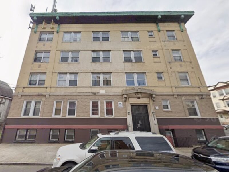 276 S 7th St #B-S, Newark, Nueva Jersey, 07102.