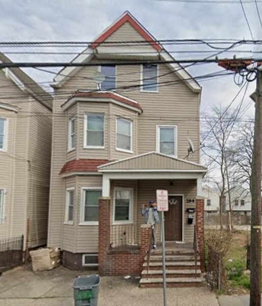 294 S 7th St #2, Newark, Nueva Jersey, 07103.