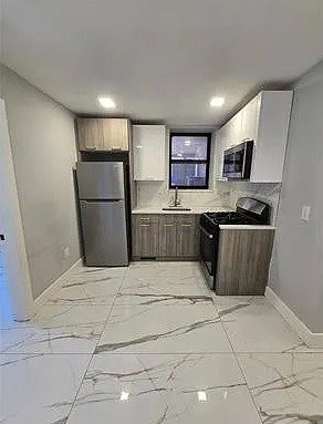 30 Bergen Ave #Gl, Jersey City, NJ 07305