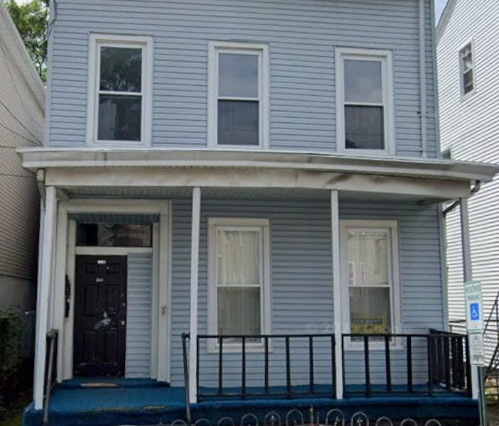 306 Van Houten Street #2B, Paterson, Nueva Jersey, 07501.