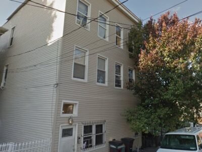 44 4th St #1R, Newark, Nueva Jersey, 07102.