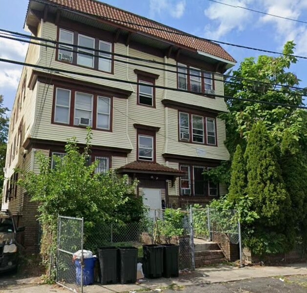 49 Fabyan Place #1L, Newark, Nueva Jersey, 07112.
