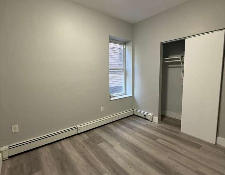 117 Wade St #1G, Jersey City, Nueva Jersey, 07305.