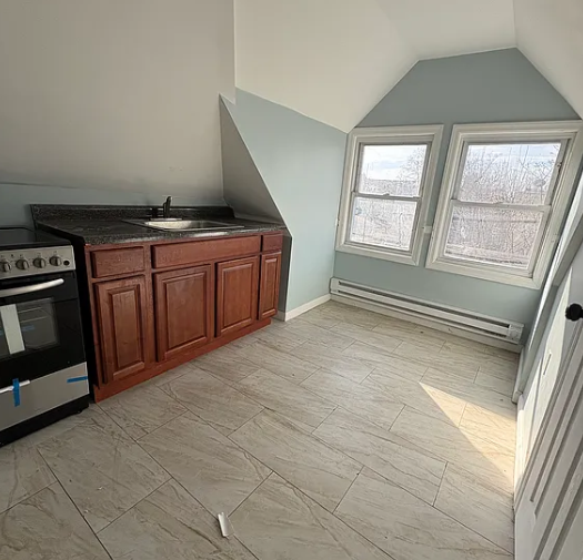 921 S 17th St Floor 3, Newark, NJ 07108