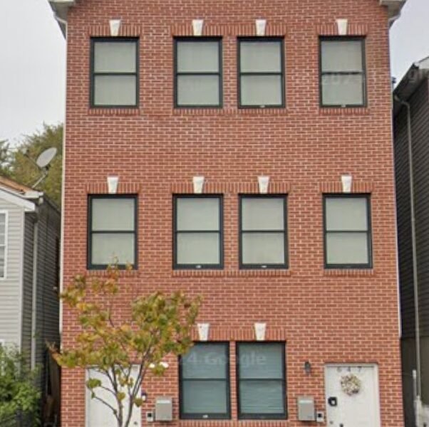 647 Ocean Ave #2, Jersey City, Nueva Jersey, 07304.